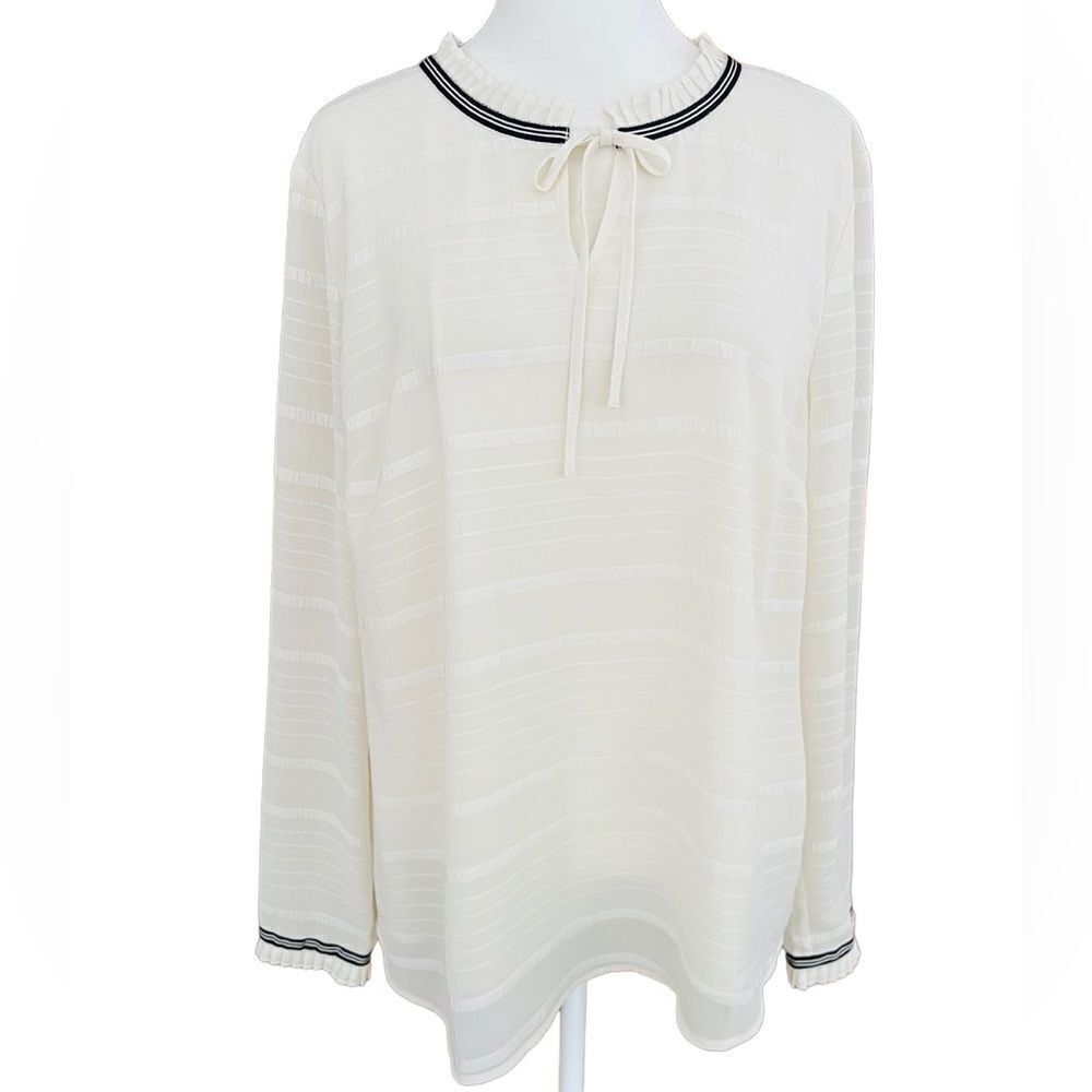 New with tags Talbots Cream Textured Tunic Blouse w/ black Pleated Trim size L